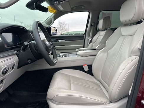 Used 2023 Jeep Wagoneer Series III w/ Preferred Equipment Group image 45