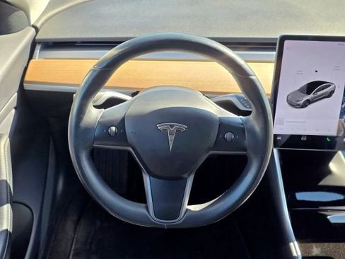 Used 2018 Tesla Model 3 Long Range image 13