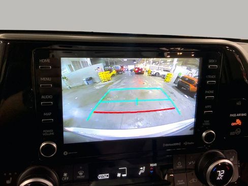 Certified 2021 Toyota Highlander XLE AWD/4WD image 27