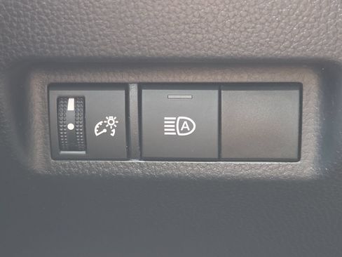 Used 2019 Toyota RAV4 LE FWD image 26