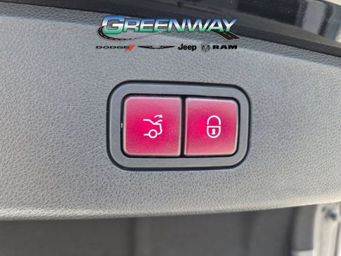 Used 2016 Mercedes-Benz E 350 Sedan image 6