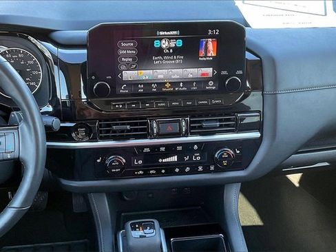 Certified 2025 Nissan Pathfinder SL image 6