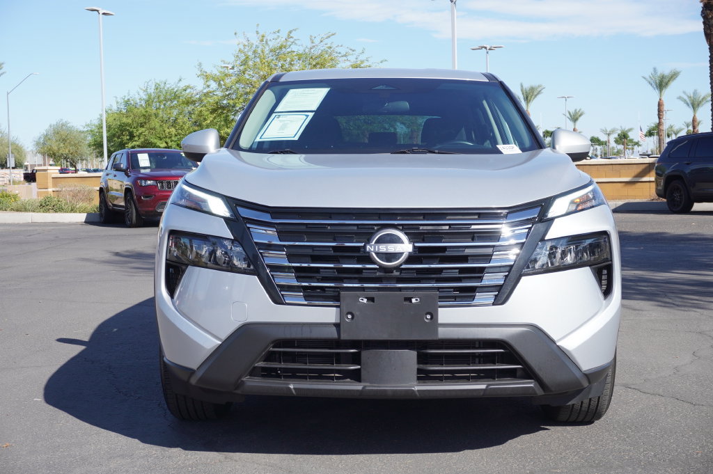 Certified 2025 Nissan Rogue SV FWD image 5