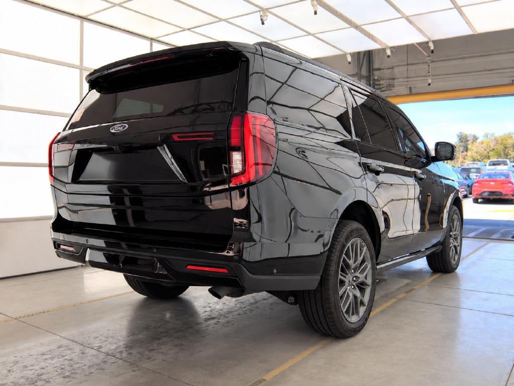 Used 2025 Ford Expedition Platinum w/ Stealth Performance Package AWD/4WD image 5