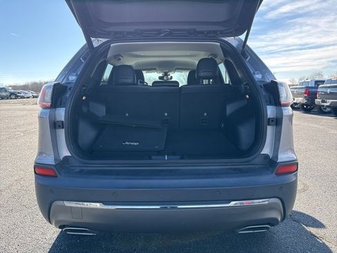 Used 2019 Jeep Cherokee Limited image 11