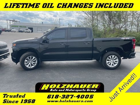 Used 2022 Chevrolet Silverado 1500 Custom image 1