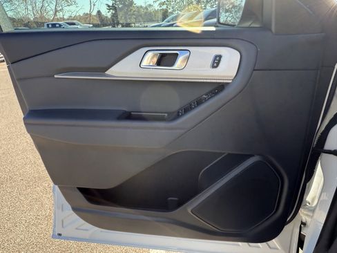 New 2026 Ford Explorer Active w/ Active Comfort Package image 17