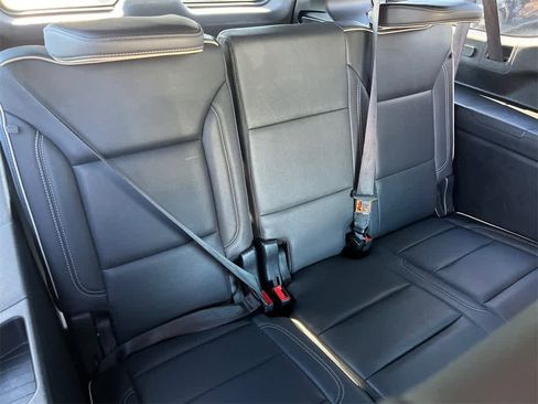 Used 2023 Chevrolet Suburban Premier image 15