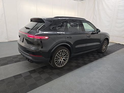 Used 2023 Porsche Cayenne Platinum Edition AWD/4WD image 6