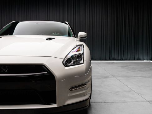 Used 2015 Nissan GT-R Premium AWD/4WD image 21