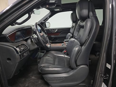 Used 2023 Lincoln Navigator Reserve image 10