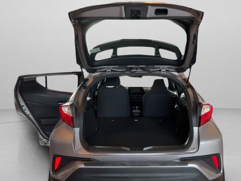Used 2018 Toyota C-HR XLE FWD image 33
