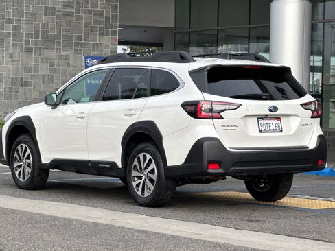Used 2025 Subaru Outback Premium image 6