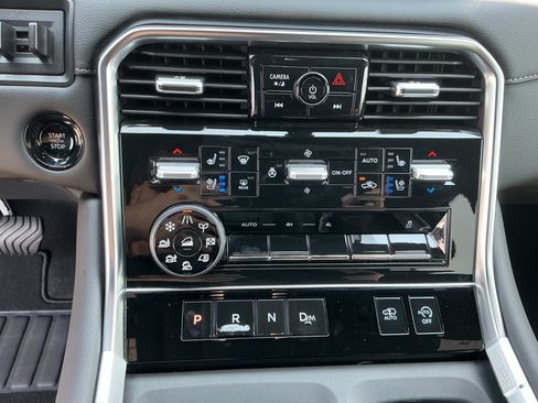 Certified 2025 Nissan Armada Platinum Reserve AWD/4WD image 19