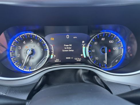 Used 2025 Chrysler Pacifica Limited FWD image 33