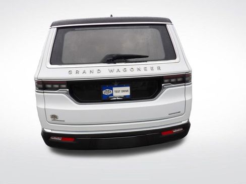 Used 2022 Jeep Grand Wagoneer Series III w/ Rear Seat Video Group 1 image 9