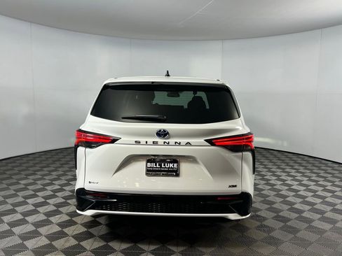 Used 2025 Toyota Sienna XSE image 7