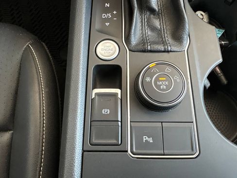 Used 2021 Volkswagen Atlas SE w/ Panoramic Sunroof Package AWD/4WD image 27