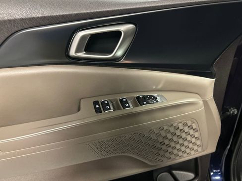 Used 2025 Kia Carnival LXS FWD image 12