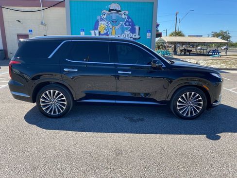 Used 2024 Hyundai Palisade Calligraphy image 2
