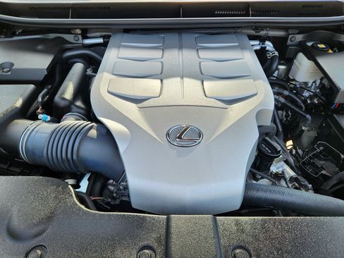 Used 2023 Lexus GX 460 Luxury w/ Accessory Package AWD/4WD image 33