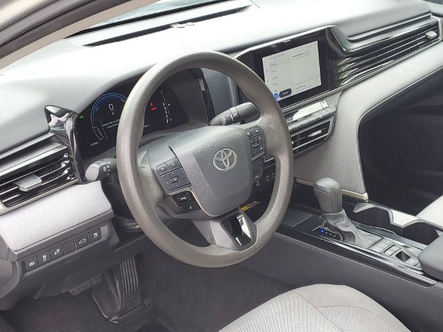 Used 2025 Toyota Camry LE FWD image 6