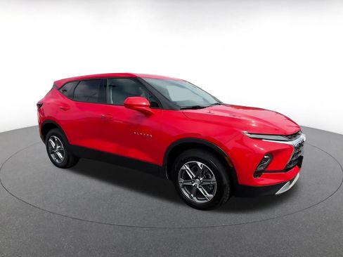 Used 2026 Chevrolet Blazer LT FWD image 2