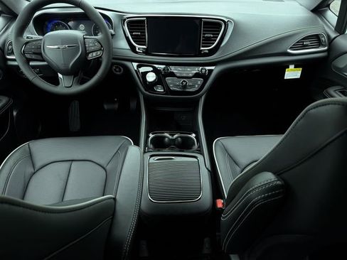 New 2026 Chrysler Pacifica Limited FWD image 19