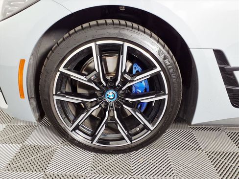 Used 2023 BMW i4 eDrive40 w/ M Sport Package image 7