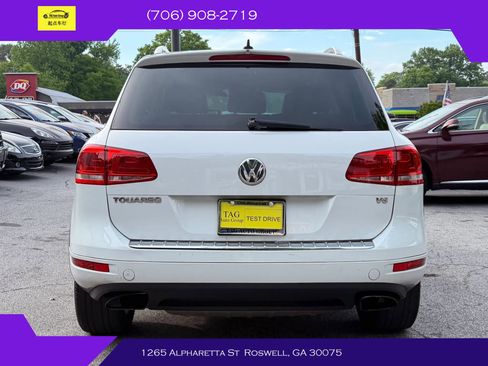 Used 2014 Volkswagen Touareg Sport image 5
