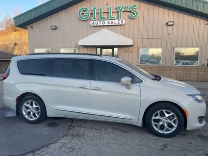 Used 2017 Chrysler Pacifica Touring-L w/ Tire & Wheel Group