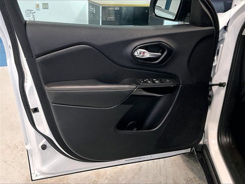 Used 2023 Jeep Cherokee Altitude Lux image 9