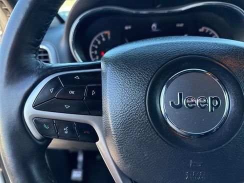 Used 2022 Jeep Grand Cherokee Laredo X image 37