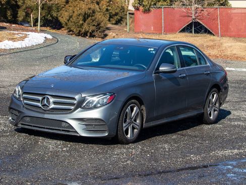Used 2018 Mercedes-Benz E 300 4MATIC image 1