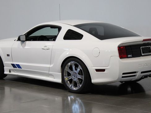 Used 2005 Ford Mustang GT RWD image 29