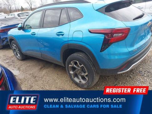 Used 2025 Chevrolet Trax LT w/ LT Convenience Package FWD image 5