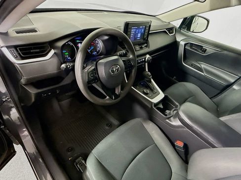 Used 2021 Toyota RAV4 LE AWD/4WD image 10