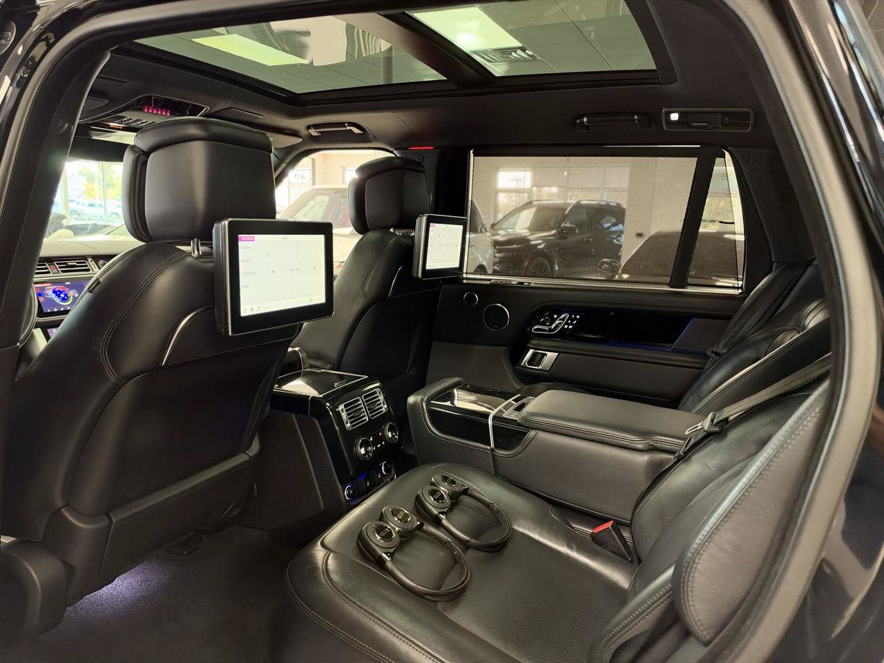 Used 2019 Land Rover Range Rover Long Wheelbase Autobiography AWD/4WD image 12