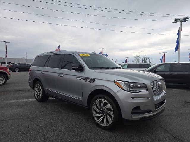 Used 2023 Lincoln Navigator Reserve AWD/4WD image 2