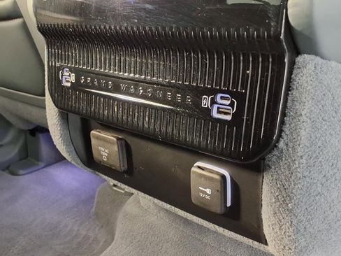 Used 2023 Jeep Grand Wagoneer L Series III w/ Rear Seat Video Group 1 AWD/4WD image 14