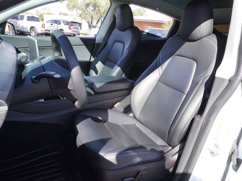 Used 2022 Tesla Model Y Long Range image 16