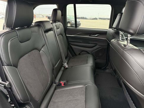 New 2026 Jeep Grand Cherokee Altitude image 24