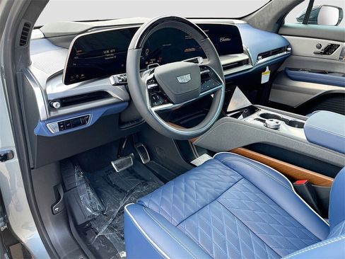 New 2026 Cadillac Vistiq Premium Luxury w/ LPO, Floor Liner Package image 9