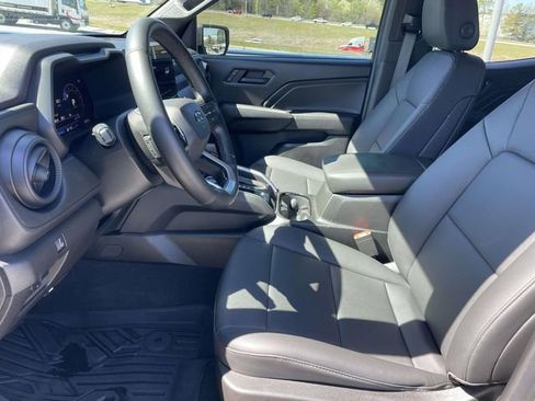 Used 2025 Chevrolet Colorado Trail Boss image 15