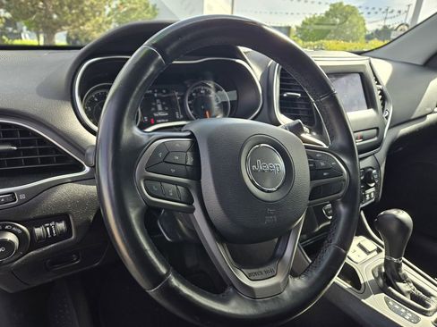 Used 2019 Jeep Cherokee Latitude Plus FWD image 9