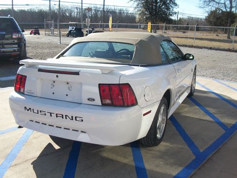 Used 2004 Ford Mustang Deluxe Convertible image 3
