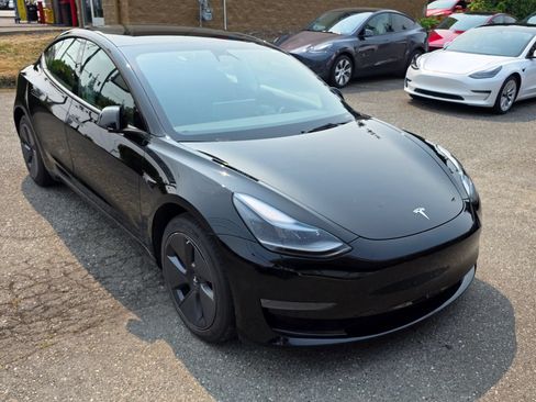Used 2023 Tesla Model 3 Standard Range RWD image 3