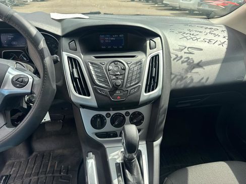Used 2014 Ford Focus SE w/ SE Winter Package FWD image 10
