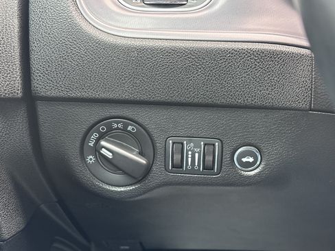 Used 2023 Dodge Charger SXT RWD image 39