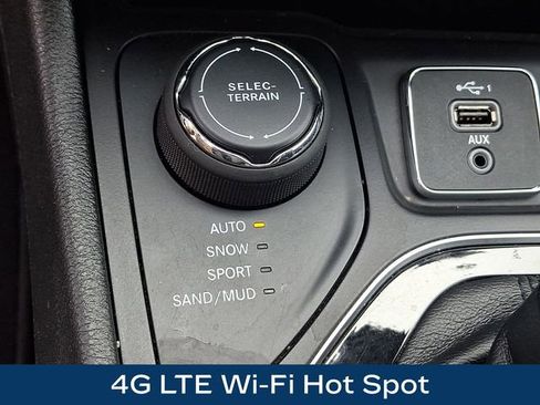 Used 2019 Jeep Cherokee Limited image 26